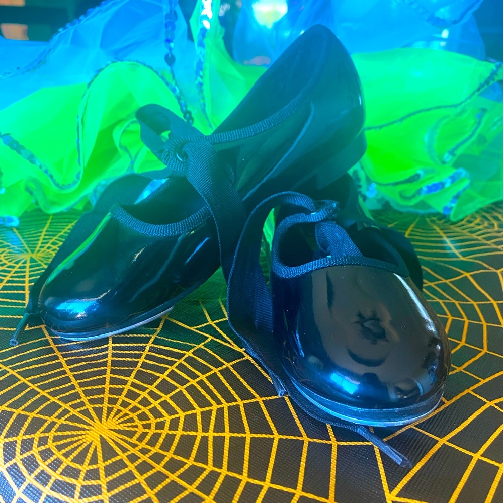 Barely worn black tap shoes, size 11 girls